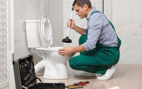 Tuvalet Neden Sürekli Tıkanır? 7 Yaygın Sebep ve Çözüm Yolları